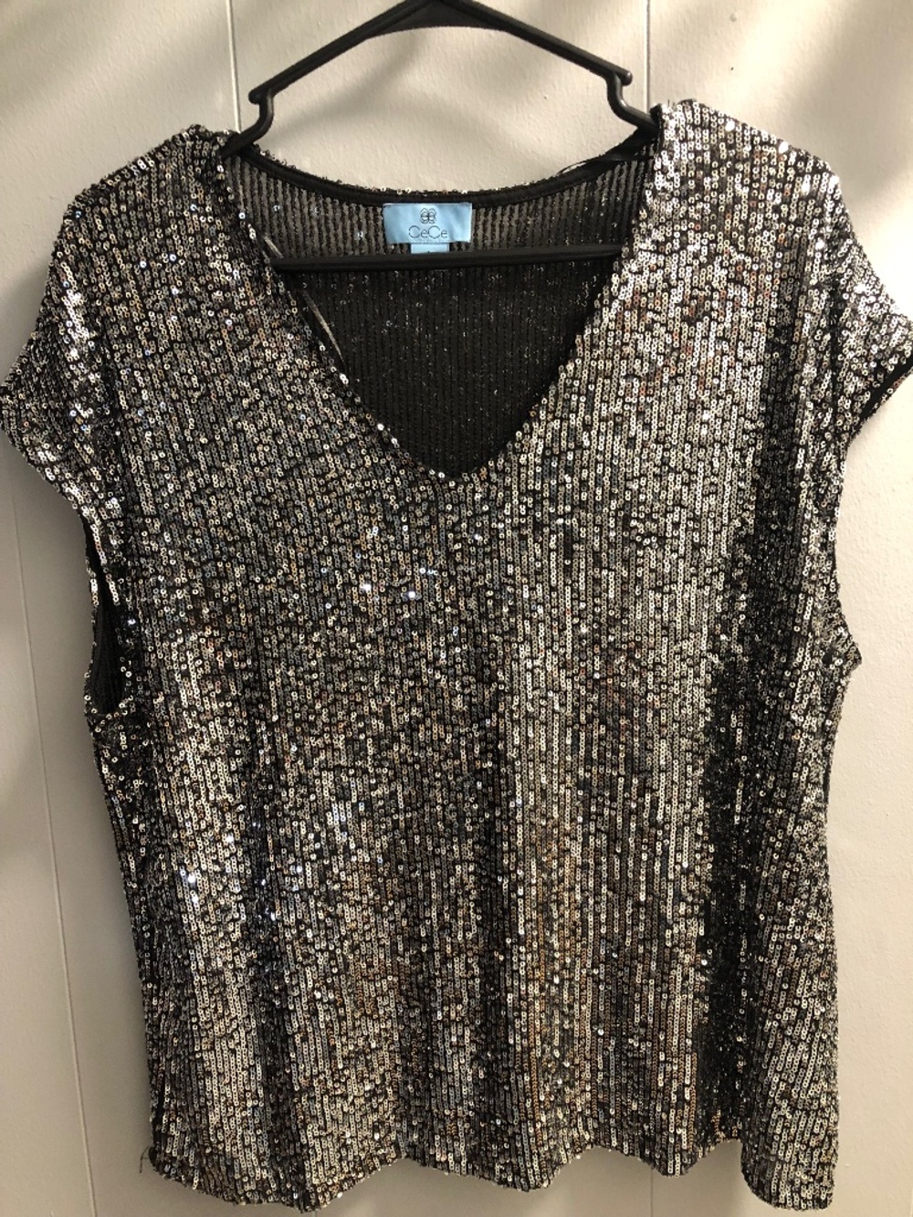 CeCe V Neck Sequins/ Black Blouse Silver Cap Sleeves Slip On Size L